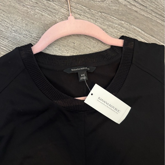 Banana Republic women’s black top - Picture 4 of 5